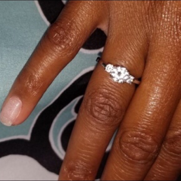 925 Sterling Silver CZ Anniversary Ring SZ 5 - Picture 4 of 8